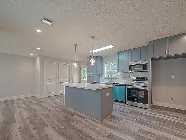 4417 Knoxville St — Photo 17