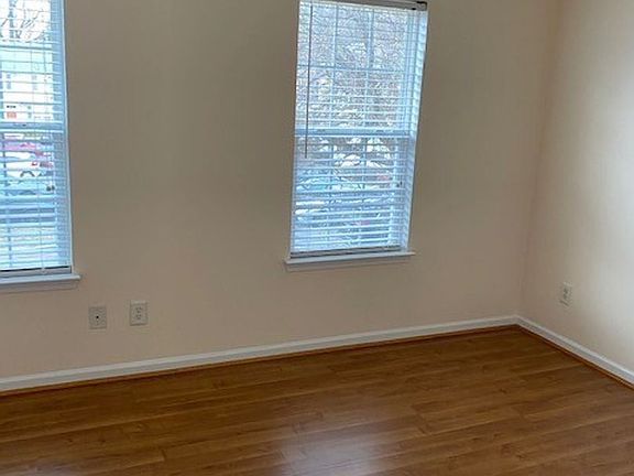 4th image of 5557 Seths Dr #905