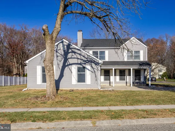 20 Champagne Ct, Logan Township, NJ 08085