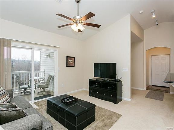 3rd image of 39 Kassebaum Ln APT 301