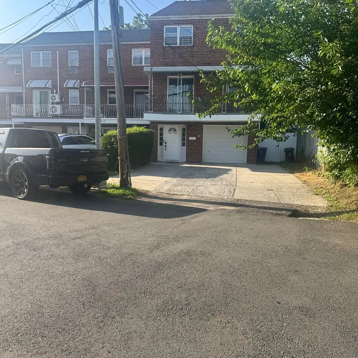 4 bed, 1.5 bath, 3220 sqft, $4,300 — Photo 2