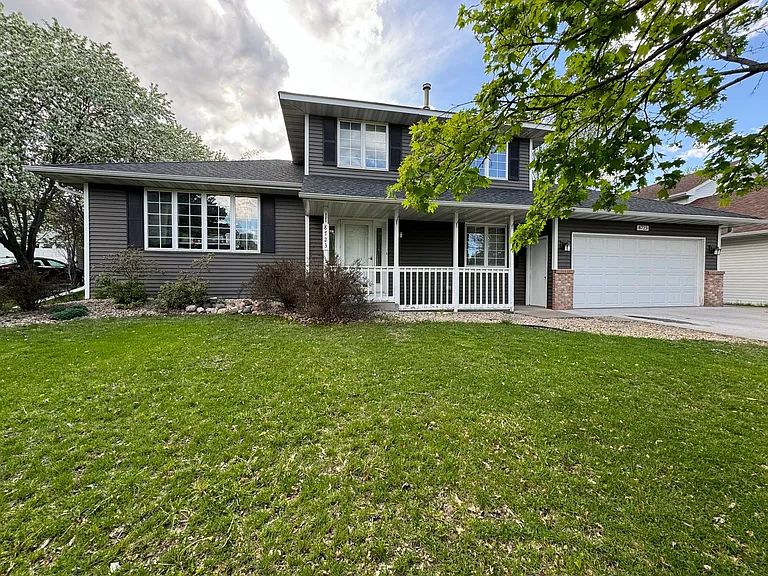 8723 Douglas Dr N — Photo 5