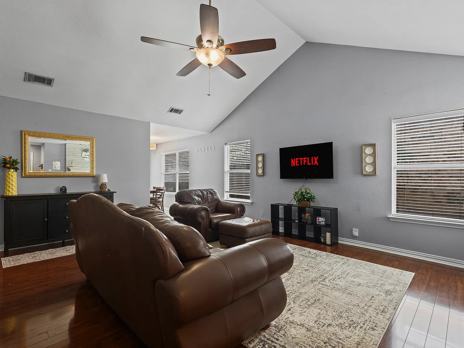 311 Nita Ln — Photo 2