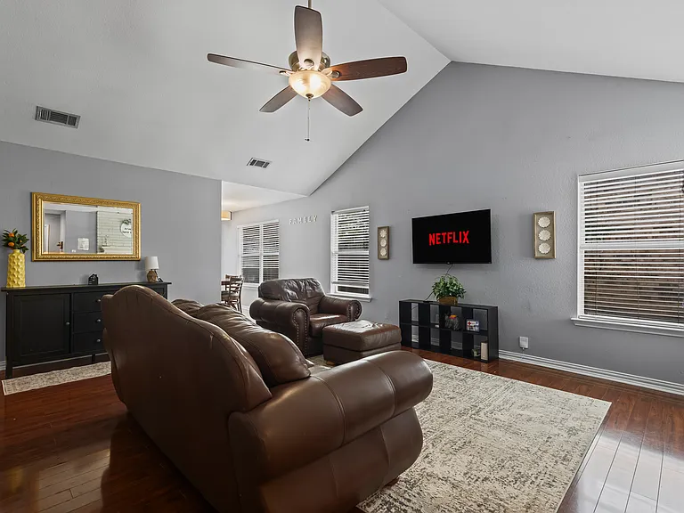 311 Nita Ln — Photo 2