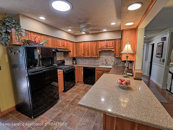 5th image of 7930 Meadowlane Dr