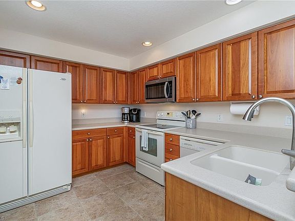 5th image of 10402 Autumn Breeze Dr APT 101