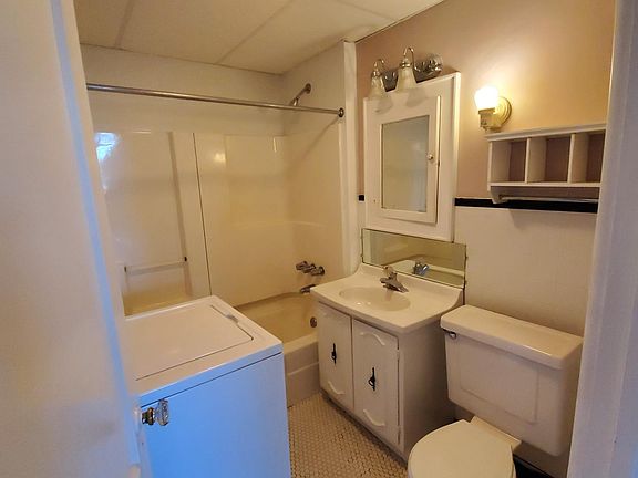 5th image of 1613 Mohawk St Floor 2