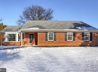 1465 Chapel Dr, York, PA 17404