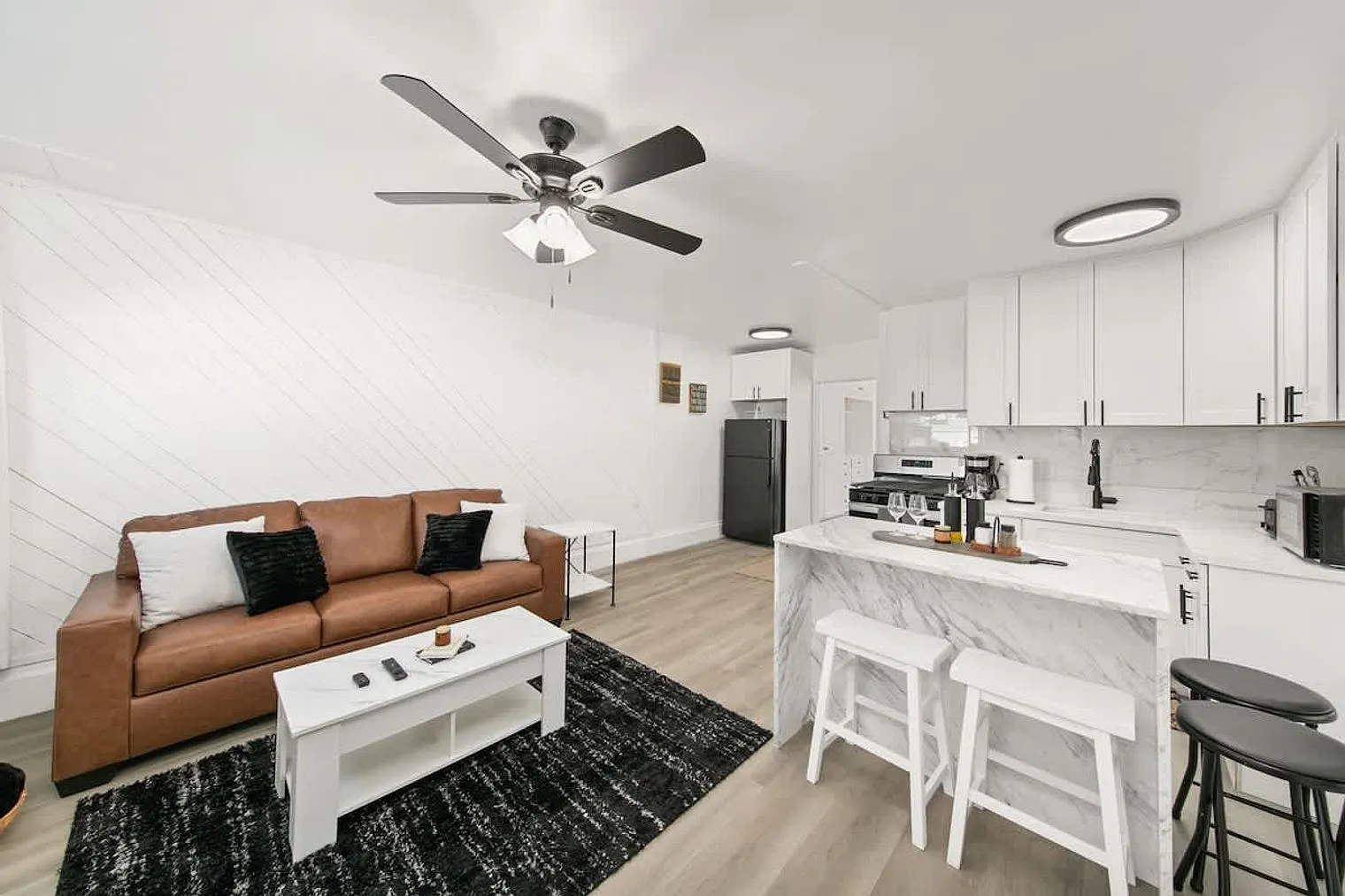 1 bed, 1.0 bath, 753 sqft, $6,279 — Photo 2