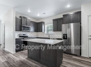 955 S Benchmark Ln #1, Fayetteville, AR 72704