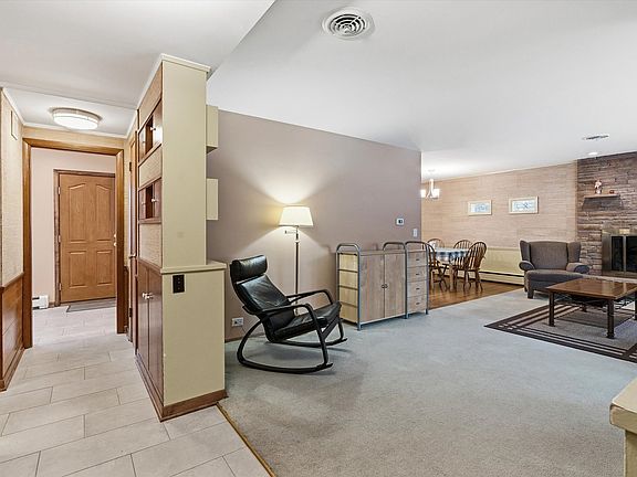 3rd image of 2818 Farrell Ave