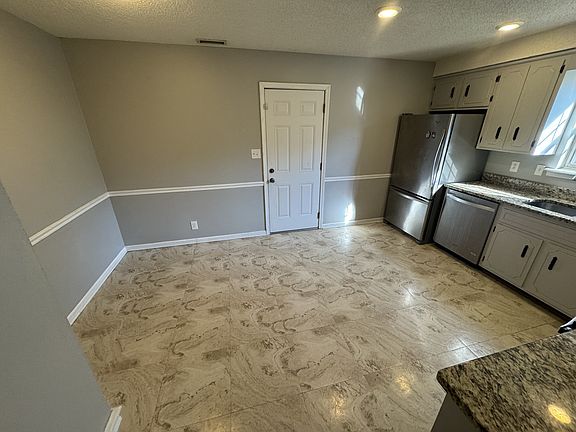 3rd image of 406 Cook Dr APT C