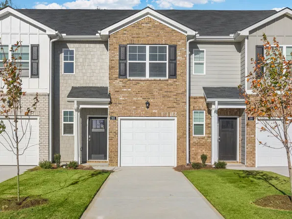 202 Kenmore Cir, Perry, GA 31069