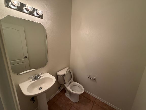 4th image of 3727 Candelarias Ln NW