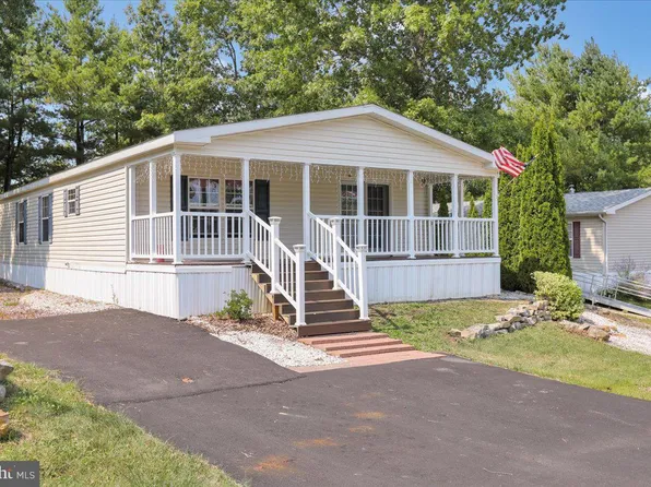 211 Hope Dr, New Ringgold, PA 17960