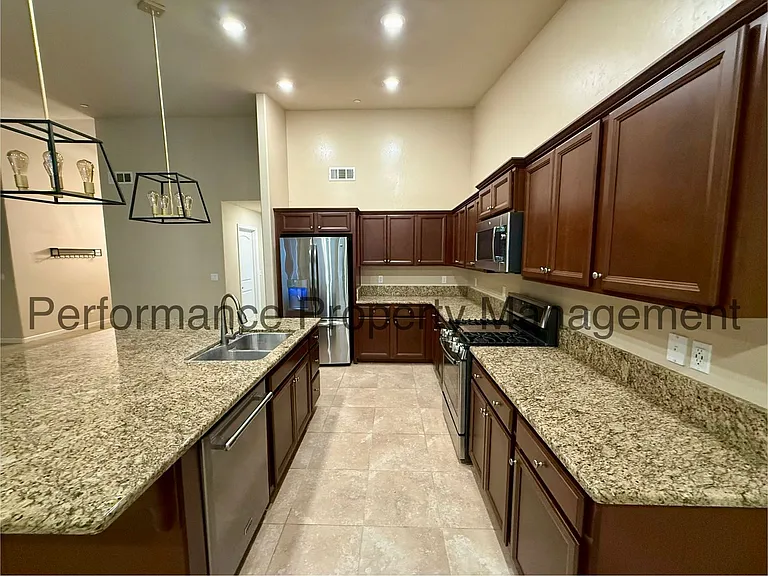 9024 Selma St — Photo 5