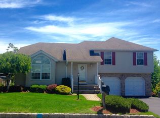 18 Cumberland Ave, Totowa, NJ 07512