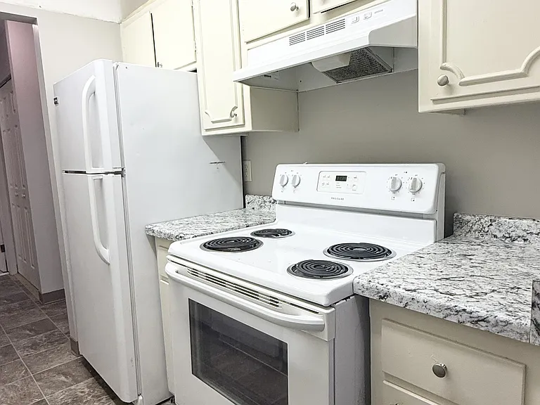 2050 Allen Blvd #26 — Photo 7