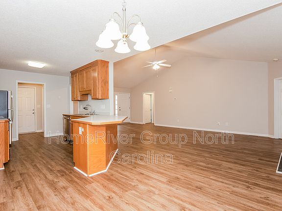 4th image of 1003 White Water Cir