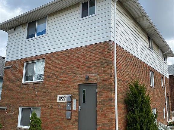 2nd image of 1092 Gladstone Ave #1