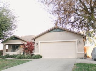 324 N Manzanita St, Visalia, CA 93292
