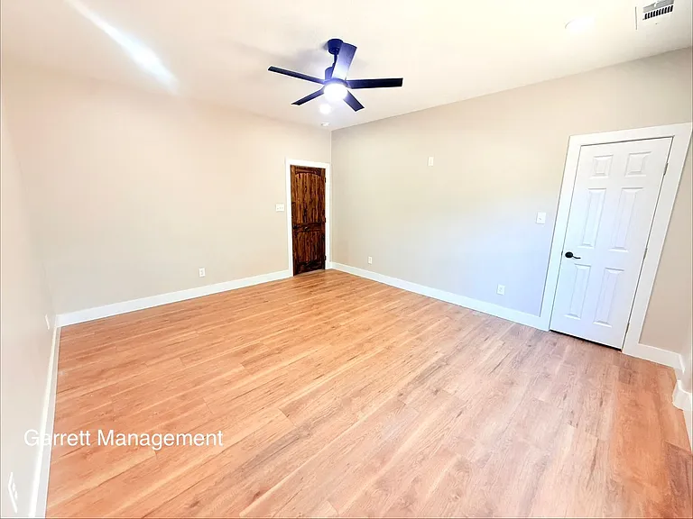 505 W Avenue C — Photo 5