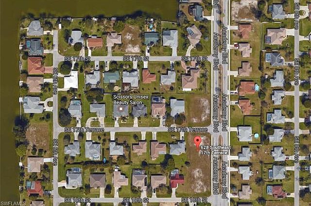 2nd image of 628 SE 17th Ter