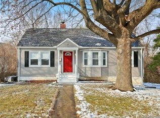 34 Grandview Dr, Collinsville, IL 62234
