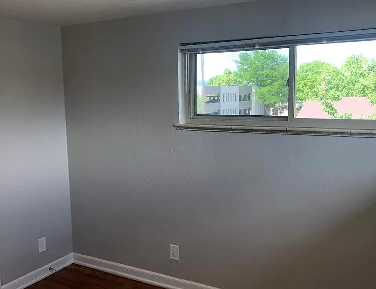 1284 S Harrison St — Photo 19