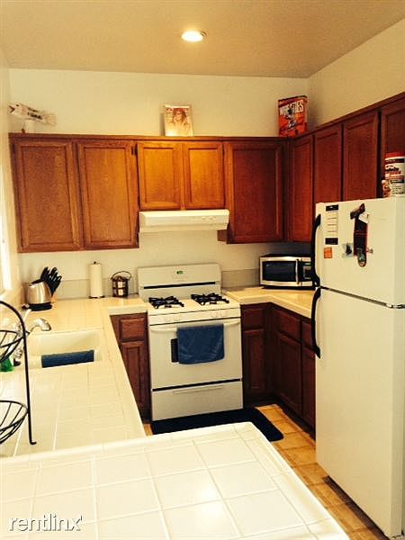 kitchen w frig