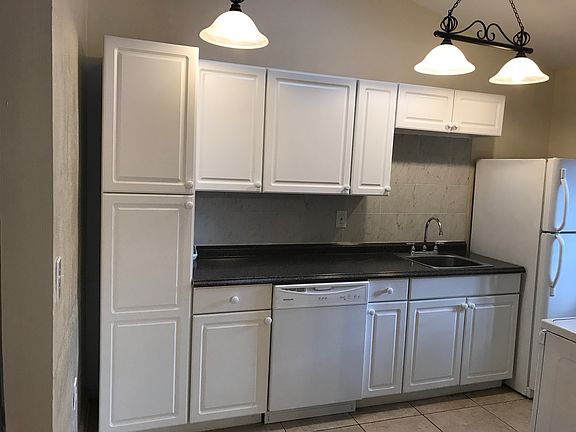 5th image of 1609 Dauphin Ln