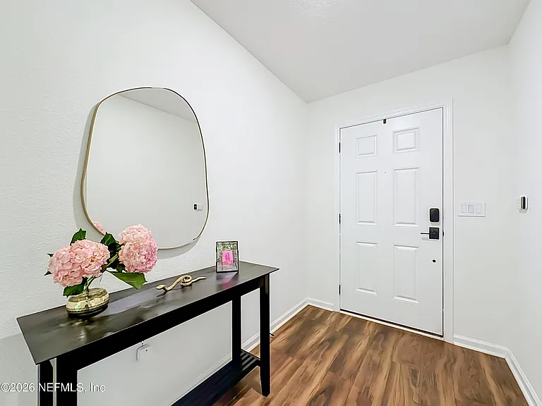 826 Flach Dr — Photo 4