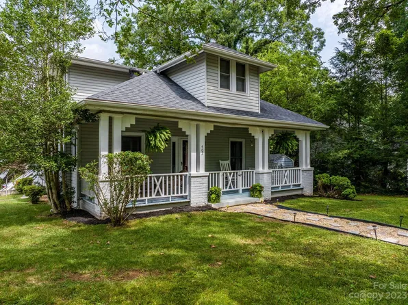 402 N Collett St, Morganton, NC 28655