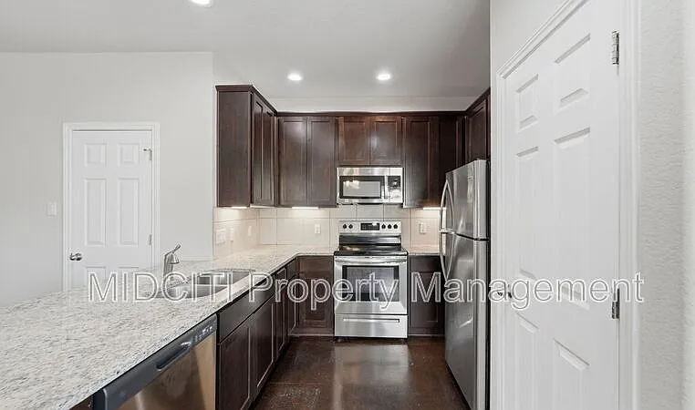 1134 Renee St — Photo 2