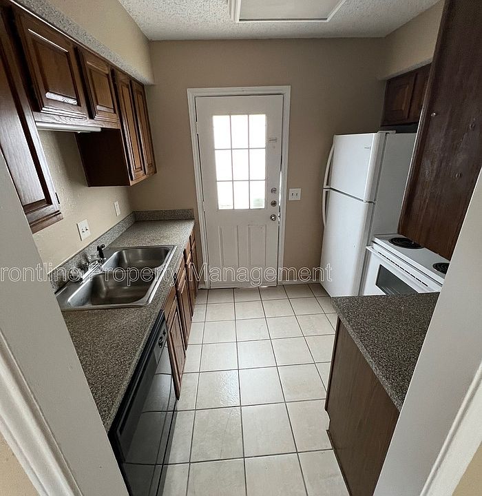 1st image of 610 Irby Ln #610