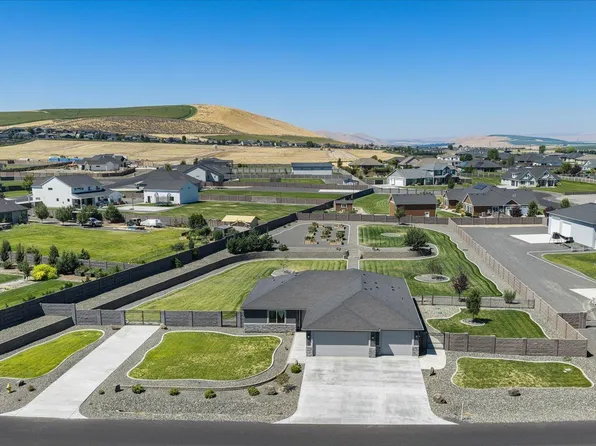 11808 S Gallop Ln, Kennewick, WA 99338