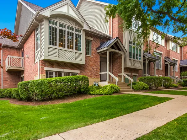 60 E Hattendorf Ave, Roselle, IL 60172