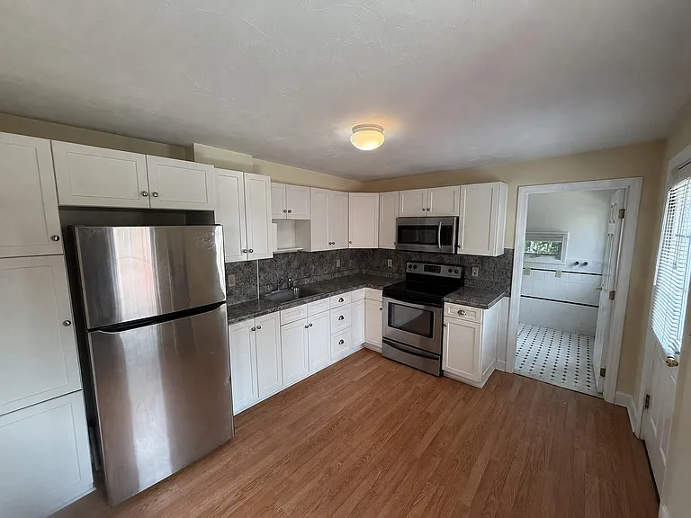 15-17 Chestnut St #2 — Photo 1