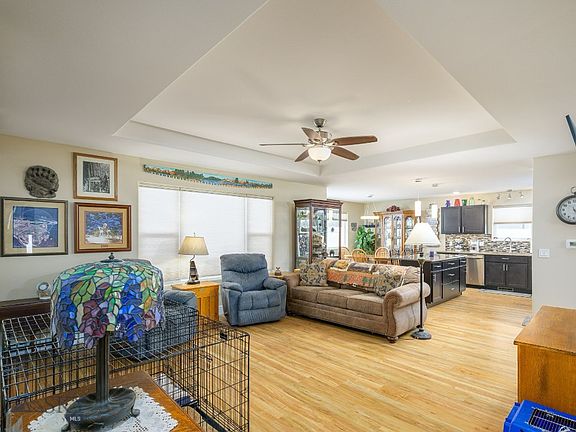 3rd image of 1224 Watson Peak Rd