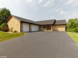 2048 E Maple St, Crete, IL 60417