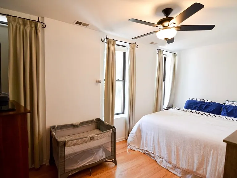 1351 W Webster Ave #2C — Photo 8