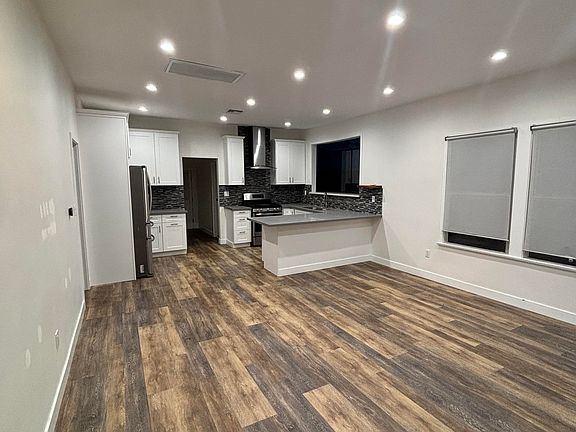 Living Room (wow so much room for activities)