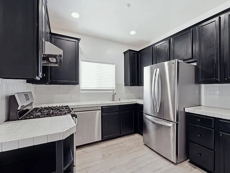 1665 Manning Ave — Photo 24