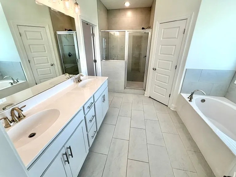 5298 Aylesbury Ln — Photo 6