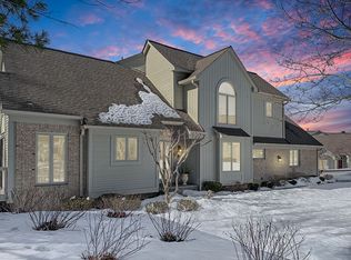 135 Hampton Ct #30, Northville, MI 48168