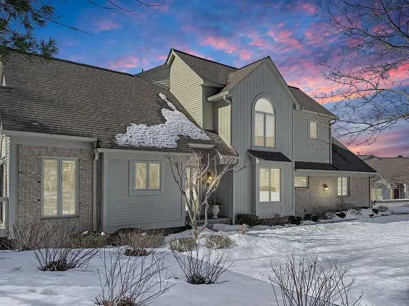 135 Hampton Ct #30, Northville, MI 48168