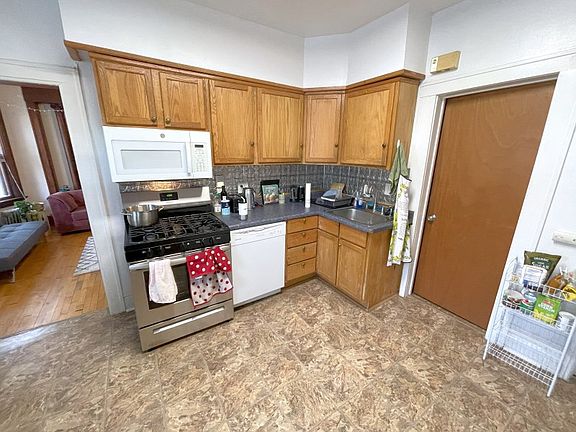 5th image of 104 S Mills St #15364685