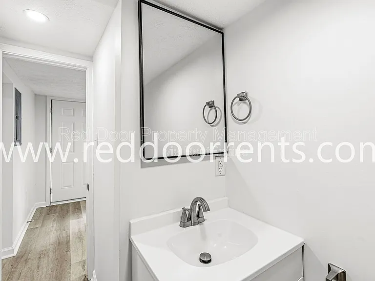 389 N Main St #G — Photo 12