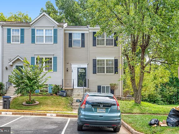 3rd image of 7435 Courtland Cir