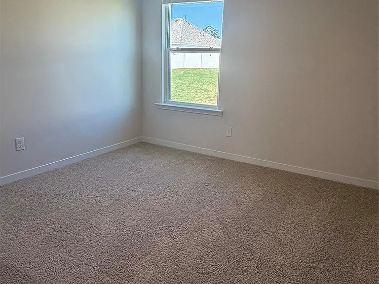 655 13th Avenue Dr NE — Photo 16